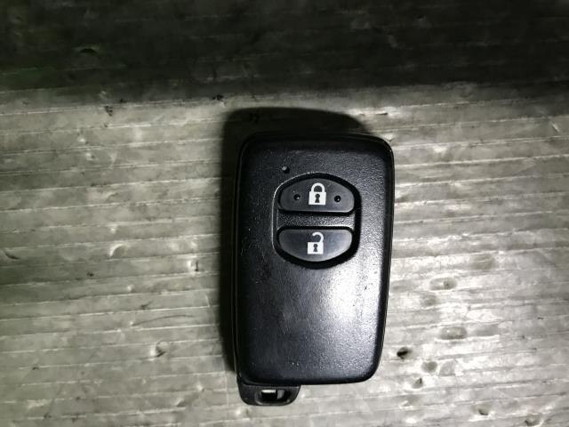 Keyless Entry Remote Control Key TOYOTA Prius Alpha 2015 DAA-ZVW40 — photo 2