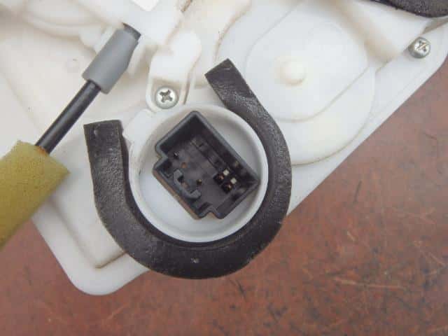 Front Left Door Lock Actuator MAZDA Biante 2008 DBA-CC3FW — photo 3