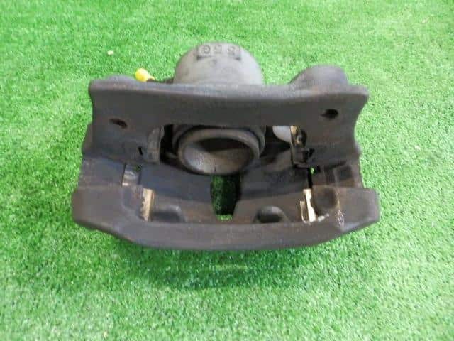 Front Right Caliper TOYOTA Altezza 2005 TA-GXE10 — photo 4