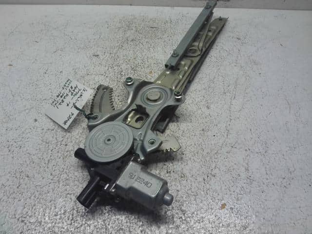 Front Left Door Regulator HONDA Acty 2010 EBD-HA9 — photo 1