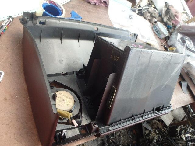 Glove Compartment TOYOTA Mark II 1991 E-JZX81 — photo 4
