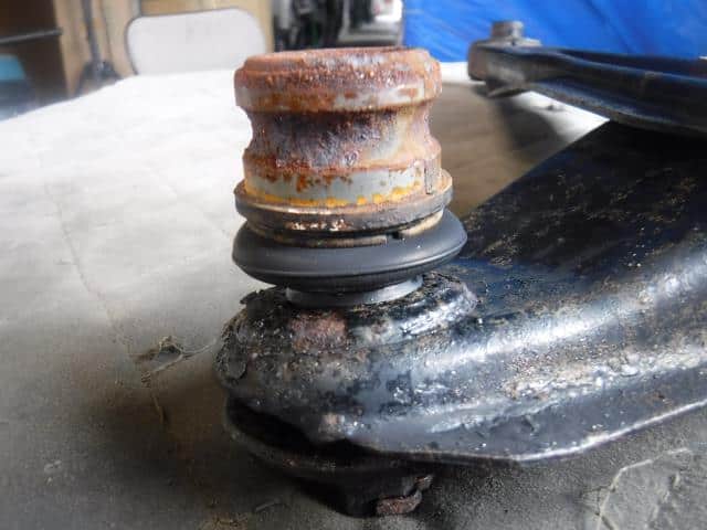 Front Right Lower Control Arm SUBARU Sambar 2002 LE-TV2 — photo 2