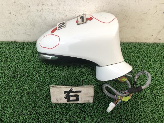 Right Side Mirror TOYOTA Lexus is 2014 DAA-AVE30 — photo 1