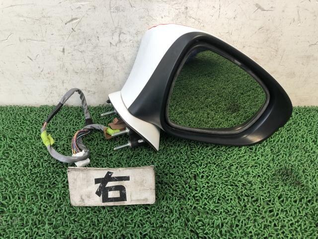 Right Side Mirror TOYOTA Lexus is 2014 DAA-AVE30 — photo 4