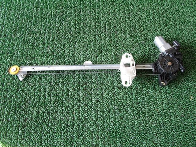 Front Right Door Regulator HONDA 2015 DBA-JF1 72210TDE013 — photo 1