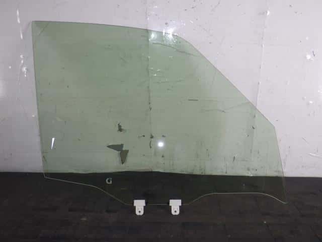 Front Right Door Windshield NISSAN Serena 2017 DAA-GC27 — photo 1