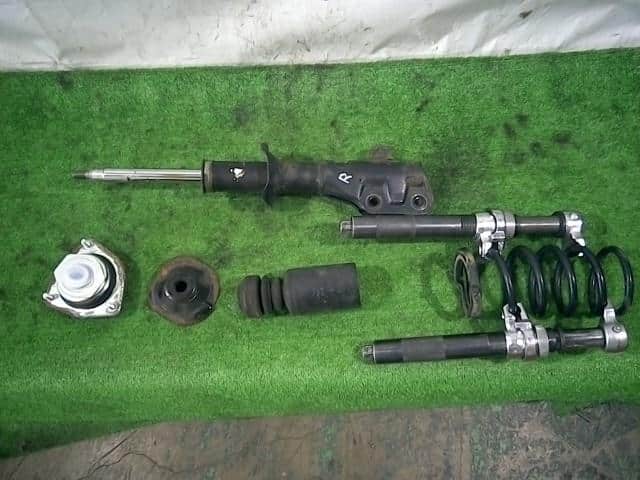 Front Right Strut Assembly DAIHATSU Hijet 2007 EBD-S331V — photo 1