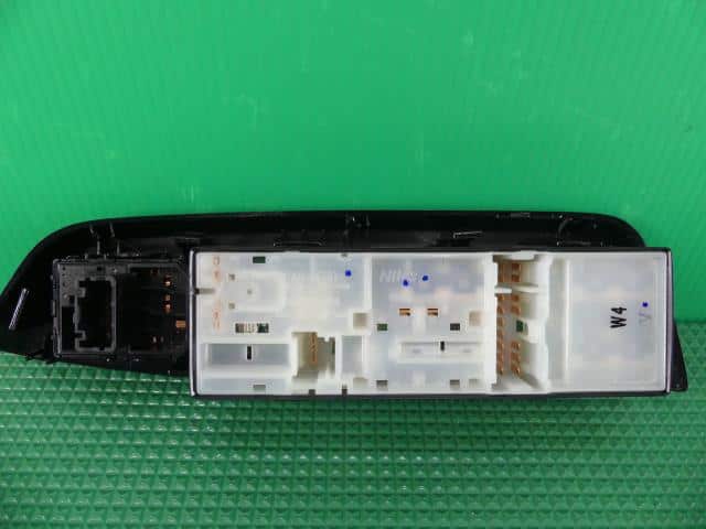 Power Window Switch NISSAN Roox 2020 4AA-B45A — photo 2