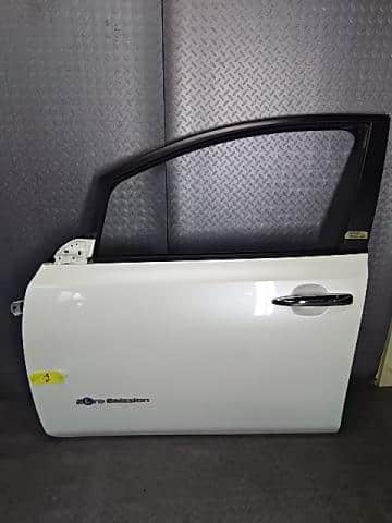 Front Left Door Assembly NISSAN Leaf_ 2013 ZAA-AZE0 — photo 1