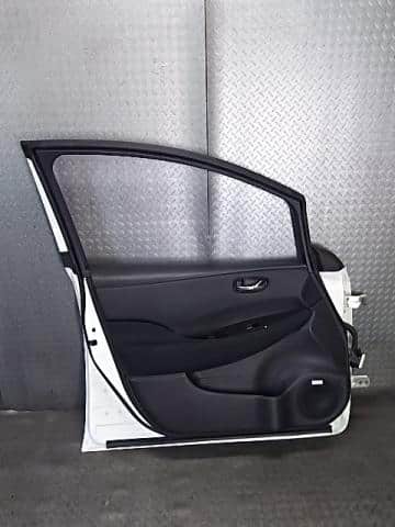 Front Left Door Assembly NISSAN Leaf_ 2013 ZAA-AZE0 — photo 4