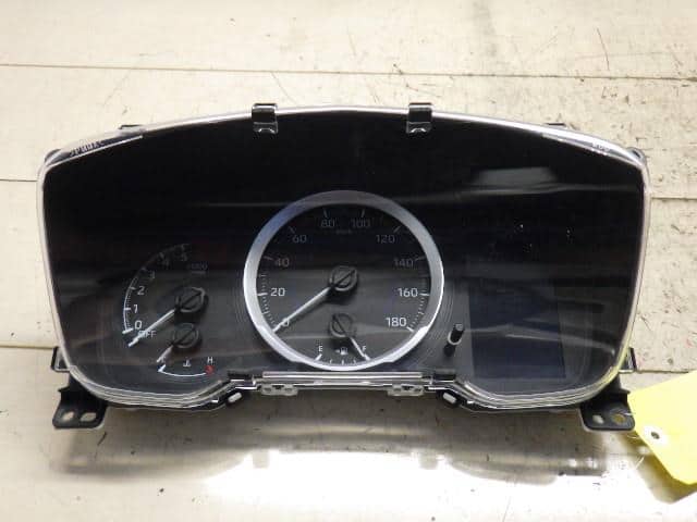 Speedometer TOYOTA 2020 6AA-ZWE211W 838001AU70 — photo 1