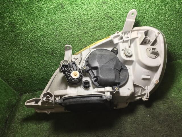 Right Headlight TOYOTA Nadia 2001 TA-ACN10 — photo 4