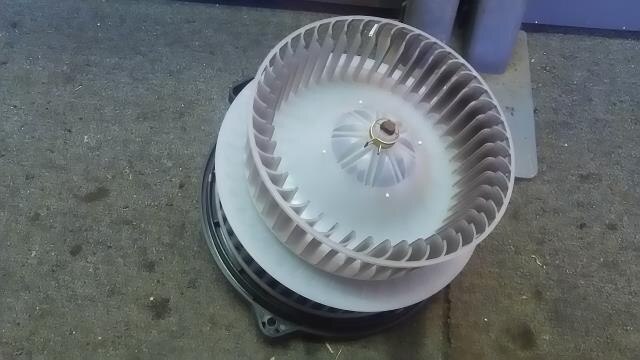 Blower Motor TOYOTA Noah 2002 TA-AZR65 — photo 2