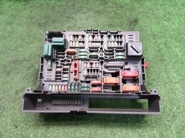 Fuse Box BMW X1 2011 ABA-VL18 61149119445 — photo 1