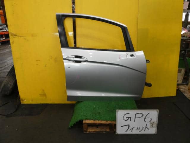Front Right Door Assembly HONDA Fit 2014 DAA-GP6 67010T5AJ10ZZ — photo 1