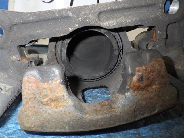 Front Left Caliper NISSAN Clipper 2007 GBD-U72 — photo 3