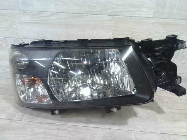Right Headlight SUBARU Forester 2004 TA-SG5 84001SA400 — photo 1