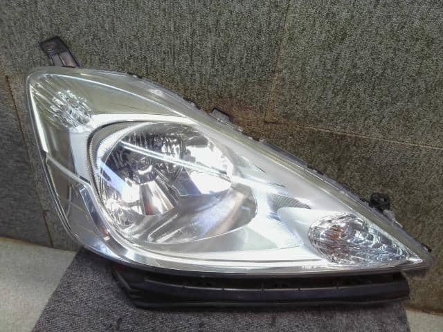 Right Headlight HONDA Fit Shuttle 2013 DBA-GG7 — photo 1
