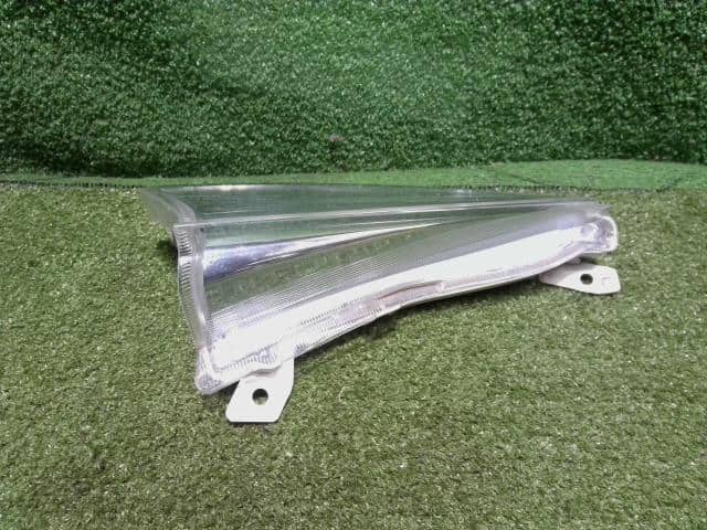 Right Side Marker Light NISSAN Leaf_ 2012 ZAA-ZE0 — photo 2