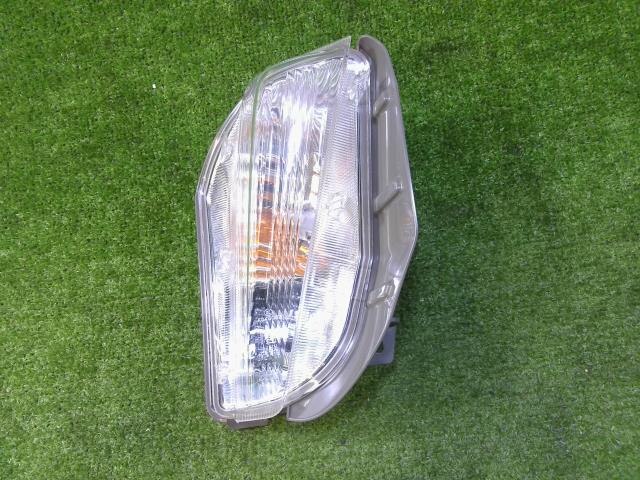 Turn Signal Light TOYOTA Prius Alpha 2011 DAA-ZVW41 — photo 1