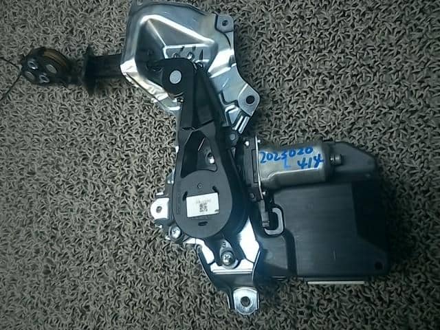 Left Power Slide Door Motor MITSUBISHI 2020 5AA-B34A — photo 3