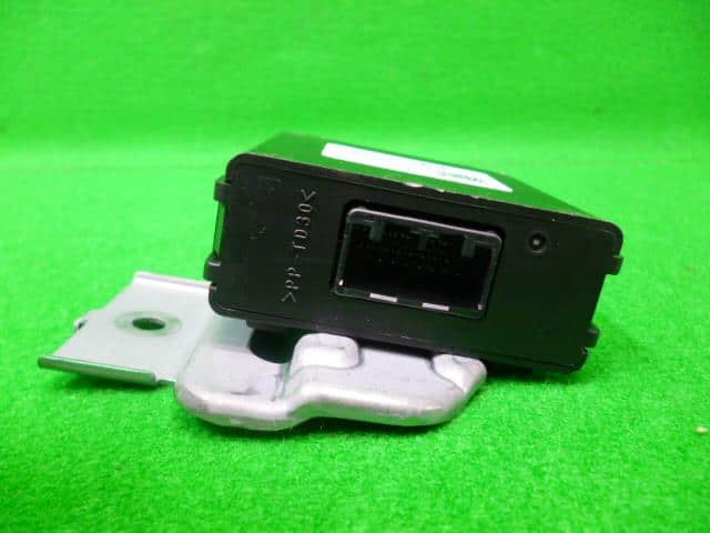 Control Unit HONDA Step Wagon 2018 DBA-RP3 — photo 3