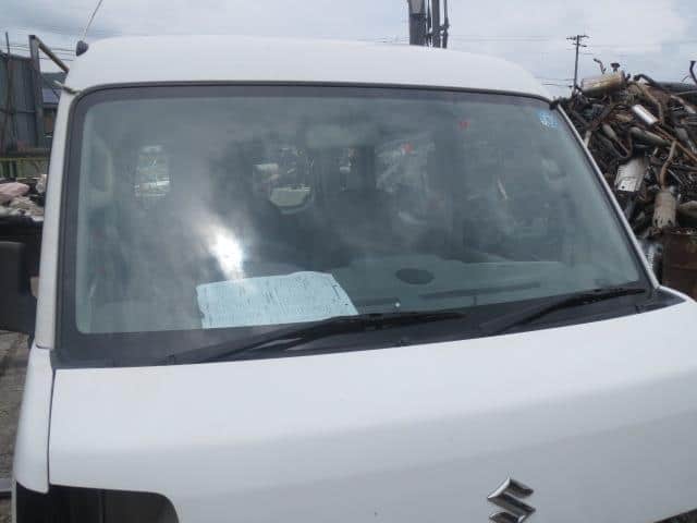 Front Windshield SUZUKI Every 2015 HBD-DA17V 8451164P00 — photo 1