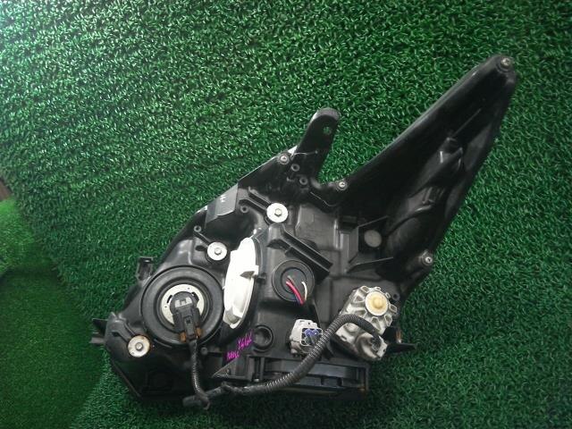 Right Headlight TOYOTA Prius 2012 DAA-ZVW30 — photo 2