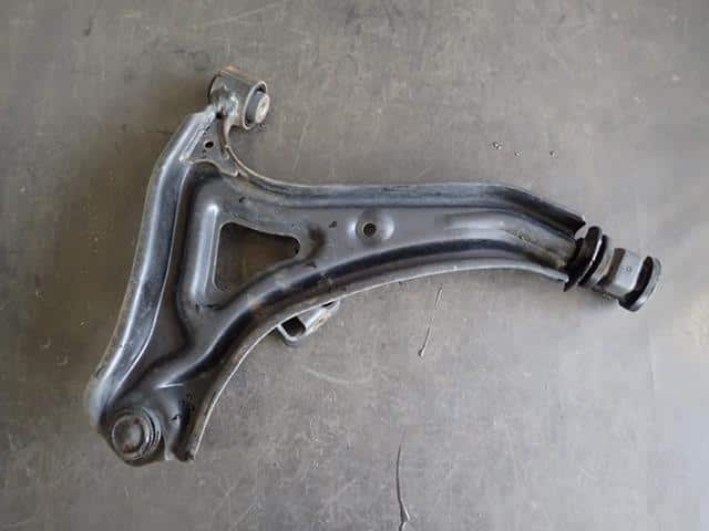 Front Right Lower Control Arm HONDA Vamos 2004 ABA-HM2 — photo 2