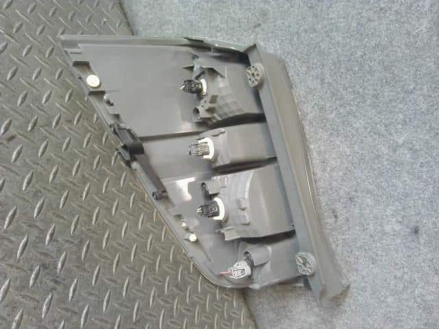 Right Tail Light HONDA Step Wagon 2010 DBA-RK1 — photo 5