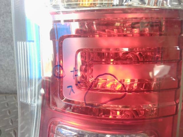 Right Tail Light HONDA Step Wagon 2010 DBA-RK1 — photo 2