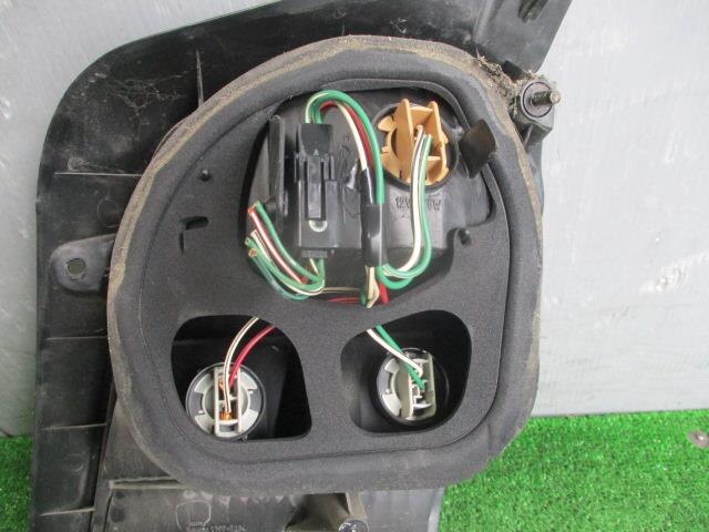 Left Tail Light TOYOTA Will Vi 2001 TA-NCP19 — photo 5