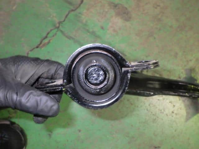 Front Right Lower Control Arm SUBARU Pleo 2001 TA-RA1 — photo 2