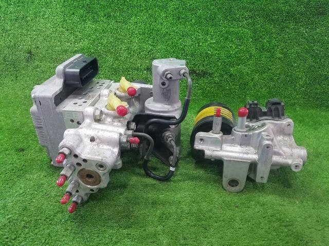 Brake Master Cylinder TOYOTA Prius 2009 DAA-ZVW30 — photo 2