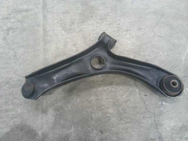 Front Right Lower Control Arm SUZUKI Lapin 2013 DBA-HE22S 4520185K10 — photo 2