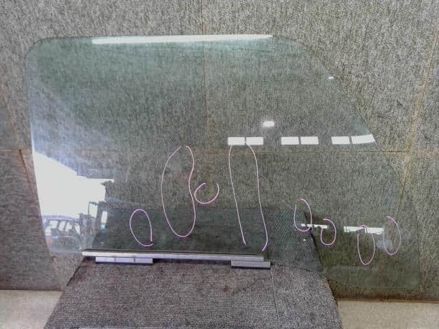 Front Right Door Windshield SUBARU Sambar 1997 V-KS4 — photo 1
