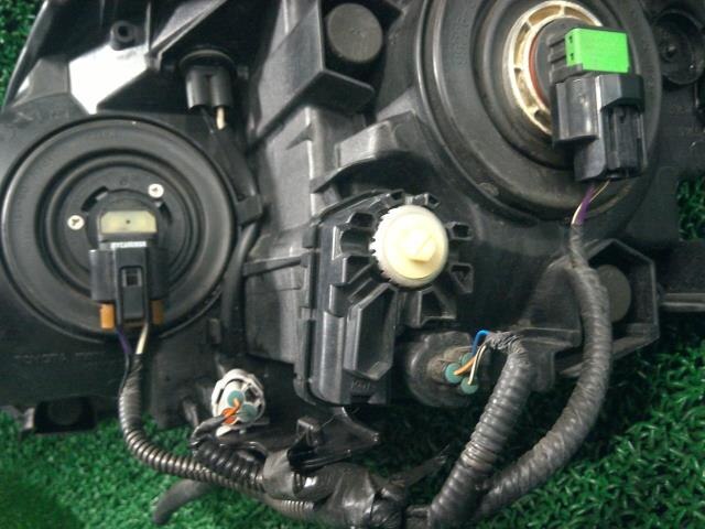 Right Headlight TOYOTA Prius 2009 DAA-ZVW30 — photo 8