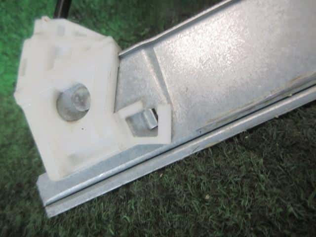 Front Left Door Regulator MAZDA RX-8 2006 ABA-SE3P F15159590D — photo 4