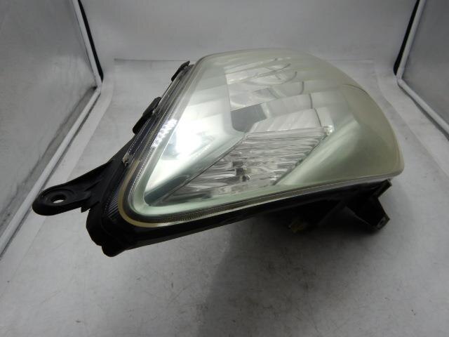 Right Headlight TOYOTA Prius 2004 DAA-NHW20 — photo 3