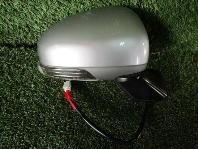 Right Side Mirror TOYOTA Prius 2015 DAA-ZVW30 — photo 1