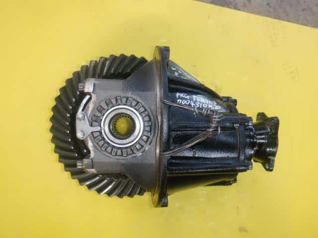 Rear Rigid Differential Assembly ISUZU Forward 2008 PKG-FRR90S1 8973887030 — photo 1