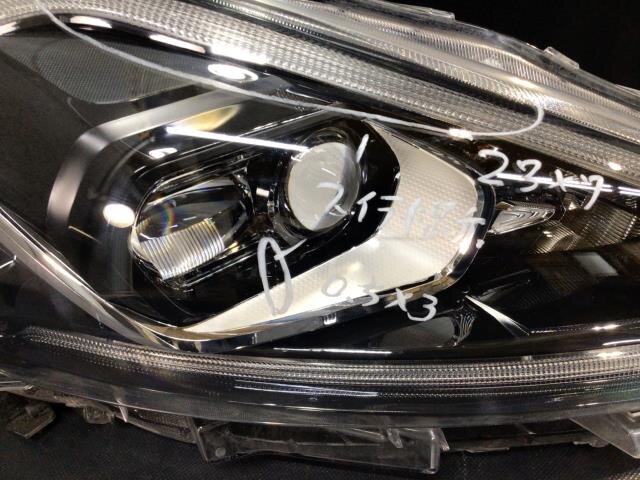Right Headlight TOYOTA Sienta 2016 DAA-NHP170G — photo 3