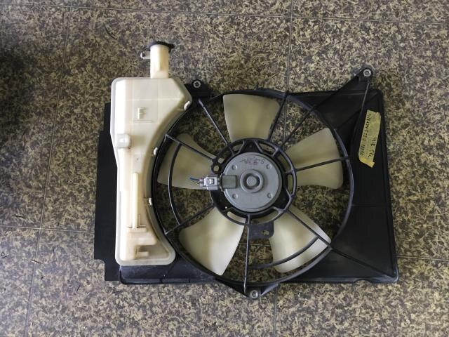 Radiator Cooling Fan TOYOTA Sienta 2009 DBA-NCP81G — photo 1