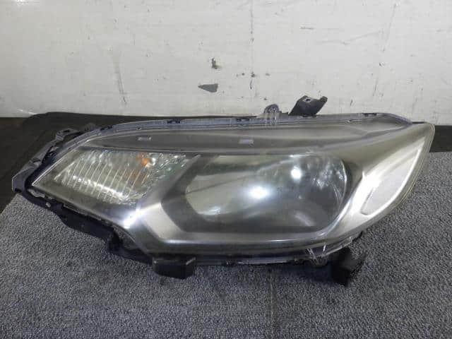 Left Headlight HONDA Fit 2014 DAA-GP5 — photo 1