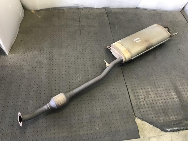 Exhaust Center Muffler TOYOTA vellfire 2009 DBA-ANH20 — photo 1