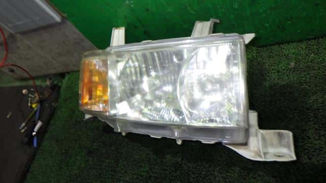 Right Headlight TOYOTA bB 2005 CBA-NCP30 — photo 3