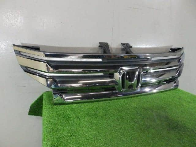 Radiator Grille HONDA Step Wagon 2012 DBA-RK5 — photo 6