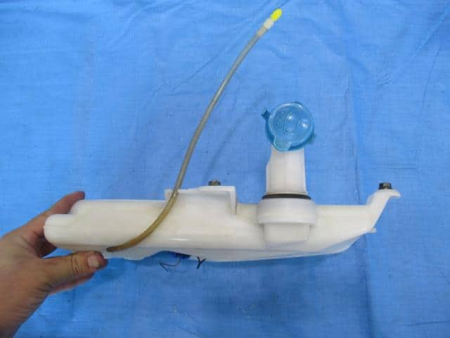 Windshield Washer Tank SUZUKI Jimny 1994 V-JA11V 3845080000 — photo 3