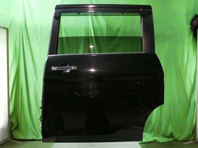 Rear Left Door Assembly NISSAN Serena 2016 DAA-GC27 — photo 1