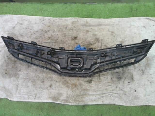 Radiator Grille HONDA Fit 2012 DAA-GP1 — photo 2